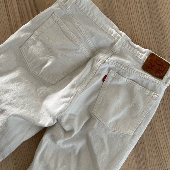White Levi’s 501 wedgie jeans - Picture 2 of 5